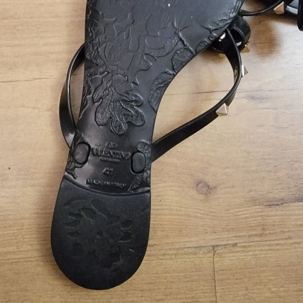 Valentino Garavani Rockstud Rubber PVC Sandals - Picture 13 of 16